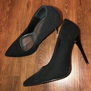 *Black Pumps